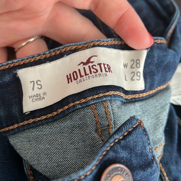 Woman’s Hollister jeans - Picture 3 of 3